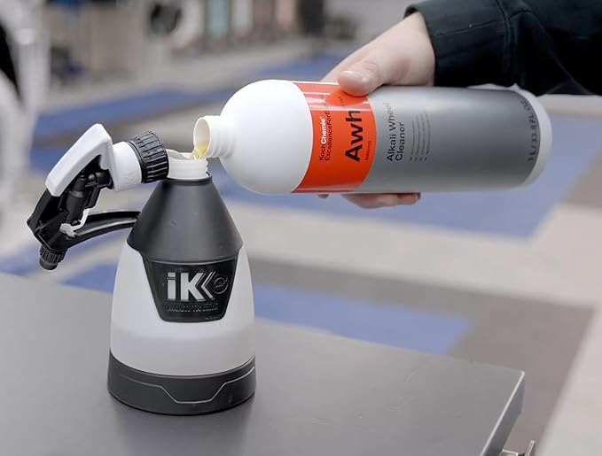 KOCHCHEMIE - Alkali Wheel Cleaner - High-pH Wheel Cleaner for Wheels and Tires - Dissolves Dirt and Brake dust Without irritating Skin - 1 Liter