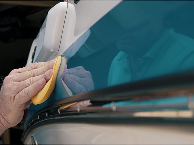 Meguiar’s Flagship Premium Marine Wax, M6332, Easy-to-Use Boat Polish and Wax that Removes Swirls, Scratches, and Oxidation While Adding Long-Lasting Protection, Gifts for Car Lovers, 32 Oz