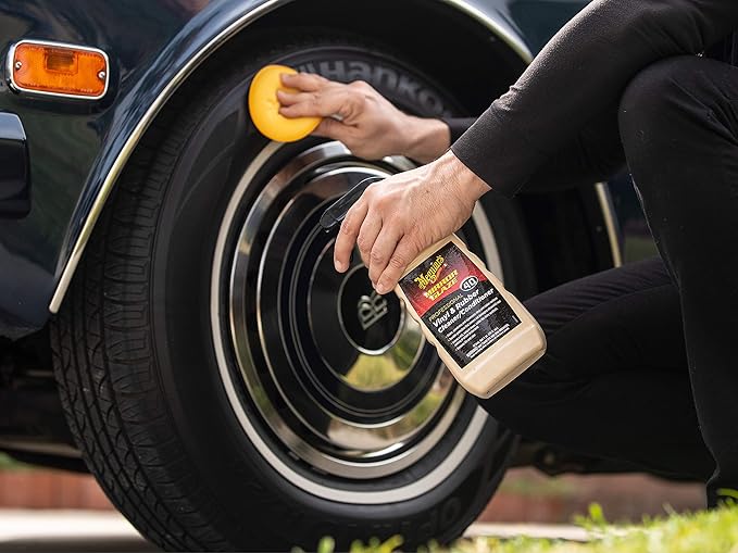 Meguiar's M40 Mirror Glaze Vinyl and Rubber Cleaner and Conditioner M4016, Screens Out UV Rays and Leaves Behind a Natural Sheen, Comes in a Convenient Spray Bottle, 16 Oz