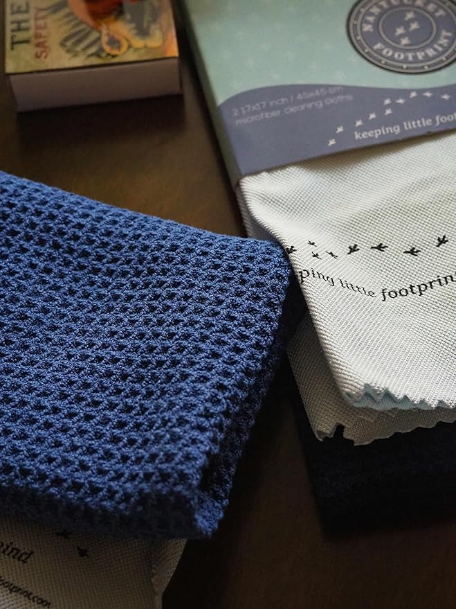 Superior Window Cleaner Kit - Window and Glass Cleaning Cloth, Streak-Free Windows - Microfiber Towel Cleaning Kit for Windows, Mirrors, Car Windshield - Blue